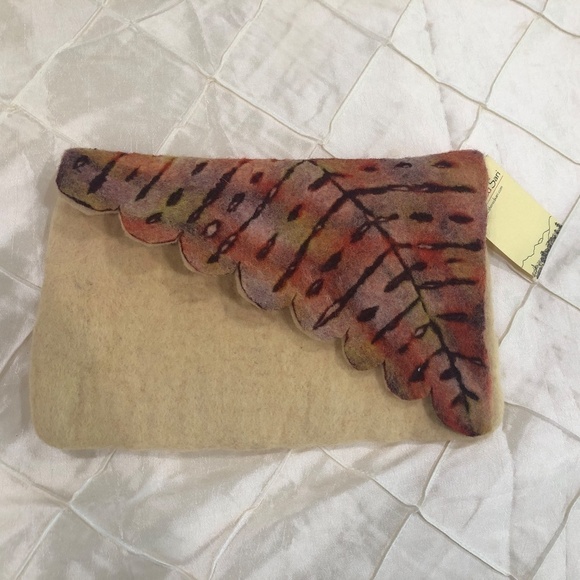 Nwt The Red Sari 2-Piece Felted Wool Zippered Purse Leaf Clutch and Mini Purse - Picture 2 of 10
